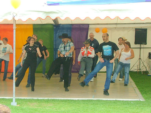 Line Dancers Brighton Pride 4 (CC)