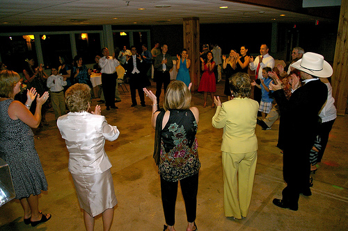Wedding Line Dance Chicken Dance (CC)