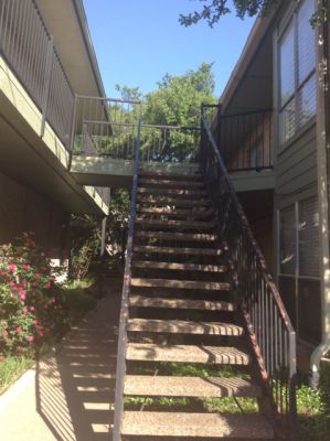 29 This is how the "Descent into hell" (see earlier photos) looks when you're at the bottom. From this angle I like to call these stairs "Mount Turtle Creek Terrace"